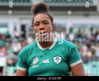 Northampton, Regno Unito. 24 agosto 2025. Grace Moore irlandese (Trailfinders Women/IQ Rugby) dopo la Coppa del mondo di rugby femminile 2025 Pool C partita tra Irlanda e Giappone a Franklin's Gardens, Northampton, il 24 agosto 2025 Credit: Action foto Sport/Alamy Live News Foto Stock