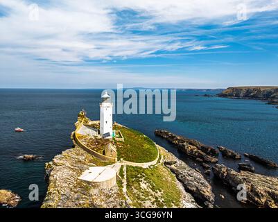Faro di Godrevy da un drone, Godrevy Island, St Ives Bay, Cornovaglia, Inghilterra Foto Stock
