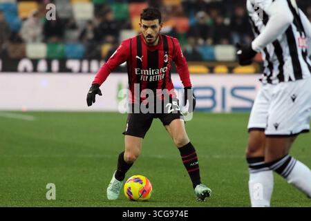 Udine, Italia. 11 dicembre 2021. Foto Andrea Bressanutti/LaPresse 11 dicembre 2021 - Udine, Italia Sport, calcio Udinese vs Milano - Campionato italiano di calcio serie A TIM 2021/2022 - Stadio Friuli. Nella foto: Alessandro Florenzi (a.c. Milan); foto Andrea Bressanutti/LaPresse 11 dicembre 2021 - Udine, Italia Sport, calcio Udinese vs Milano - Campionato Italiano di calcio serie A 2021/2022 - Stadio Friuli. Nella foto: Alessandro Florenzi (a.c. Milano); credito: LaPresse/Alamy Live News Foto Stock