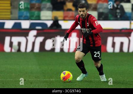 Udine, Italia. 11 dicembre 2021. Foto Andrea Bressanutti/LaPresse 11 dicembre 2021 - Udine, Italia Sport, calcio Udinese vs Milano - Campionato italiano di calcio serie A TIM 2021/2022 - Stadio Friuli. Nella foto: Alessandro Florenzi (a.c. Milan); foto Andrea Bressanutti/LaPresse 11 dicembre 2021 - Udine, Italia Sport, calcio Udinese vs Milano - Campionato Italiano di calcio serie A 2021/2022 - Stadio Friuli. Nella foto: Alessandro Florenzi (a.c. Milano); credito: LaPresse/Alamy Live News Foto Stock