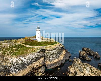 Faro di Godrevy da un drone, Godrevy Island, St Ives Bay, Cornovaglia, Inghilterra Foto Stock