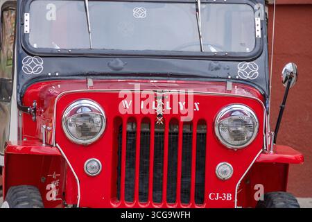 Vista frontale della jeep willys a Zapatoca, Colombia Foto Stock
