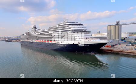 La nave da crociera della Holland America Line mv Rotterdam ormeggiata al terminal QE2 di Southampton. Foto Stock