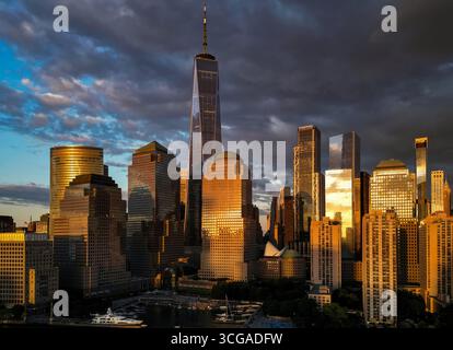 Skyline di Manhattan, New York, Stati Uniti. Vista aerea dei grattacieli di New York a Manhattan. USA, NEW YORK CITY. Città di New York. Skyline di Lower NYC. Città di New York Foto Stock