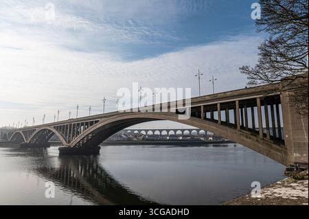 Il ponte Royal Tweed a Berwick upon Tweed, Northumberland, Regno Unito Foto Stock