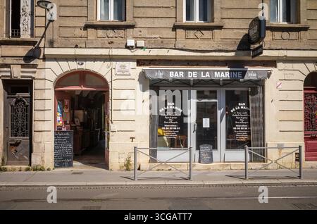 Bar de la Marine, un tradizionale bar francese vicino al fiume Garonna a Bordeaux, nella regione francese Nouvelle-Aquitaine. Foto Stock