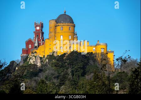 Vista dell'incredibile Palácio da pena a Sintra, Portogallo Foto Stock