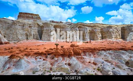 Formazioni aeree Hoodoo Rock e rocce arenarie a strati Paria Rimrocks Utah Foto Stock