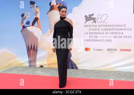 Noomi Rapace bei der Premiere des Kinofilms Mother auf der Biennale di Venezia 2025 / 82. Internationale Filmfestspiele von Venedig im sala Darsena. Venedig, 27.08.2025 foto:XA.XM.xTinghinox/xFuturexImagex Mother 5820 Foto Stock