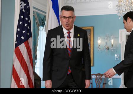 Washington, Stati Uniti. 27 agosto 2025. Il Segretario di Stato del Dipartimento di Stato DEGLI STATI UNITI Marco Rubio e il Ministro degli Esteri israeliano Gideon Sa'ar visti prima di una riunione bilaterale presso la sala del Trattato/Dipartimento di Stato a Washington DC, USA. Credito: SOPA Images Limited/Alamy Live News Foto Stock
