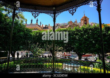 Guanajuato, Messico - 12 febbraio 2025: Union Garden situato nel centro della vecchia Plaza de San Diego a Guanajuato, Messico. Foto Stock