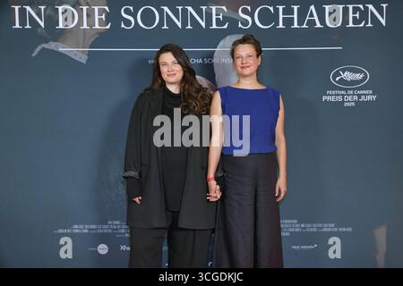 27.08.2025 , Mascha Schilinski und Louise Peter zur Premiere von in die Sonne schauen, Delphi-Filmpalast , Berlino *** 27 08 2025 , Mascha Schilinski e Louise Peter alla prima di in die Sonne schauen, Delphi Filmpalast , Berlino, Berlino Foto Stock