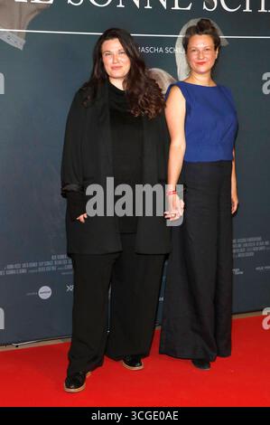 Mascha Schilinski e Louise Peter bei der Premiere des Kinofilms in Die Sonne schauen / Sound of Falling im Delphi Filmpalast. Berlino, 27.08.2025 *** Mascha Schilinski e Louise Peter alla prima del film in Die Sonne schauen Sound of Falling al Delphi Filmpalast Berlin, 27 08 2025 foto:XA.xBuggex/xFuturexImagex sonne 5802 Foto Stock