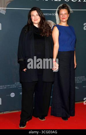 Mascha Schilinski e Louise Peter bei der Premiere des Kinofilms in Die Sonne schauen / Sound of Falling im Delphi Filmpalast. Berlino, 27.08.2025 *** Mascha Schilinski e Louise Peter alla prima del film in Die Sonne schauen Sound of Falling al Delphi Filmpalast Berlin, 27 08 2025 foto:XA.xBuggex/xFuturexImagex sonne 5803 Foto Stock