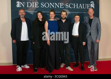 In Die Sonne schauen , Premiere im Delphi Filmpalast, Berlin, 27.08.2025 Billie Mind Sounddesign, Regisseurin Mascha Schilinski, Louise Peter Drehbuch, Fabian Gamper Kamera, Evelyn rack Schnitt und Lucas Schmidt Produktion, IN DIE SONNE SCHAuEN 27.08.2025 27 2025 Evelyn rack editing e Lucas Schmidt Production, IN DIE SONNE SCHAuE Foto Stock