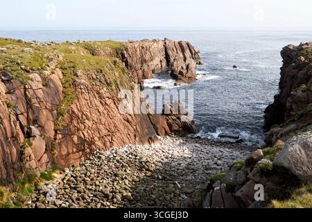 spiaggia rocciosa di scogliere della contea occidentale di tory, donegal, repubblica d'irlanda Foto Stock