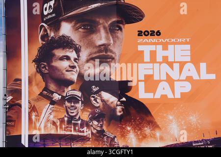 Una vista generale di un banner del Gran Premio d'Olanda 2025 con piloti di Formula uno sul circuito di Zandvoort, Olanda. Data foto: Giovedì 28 agosto 2025. Foto Stock