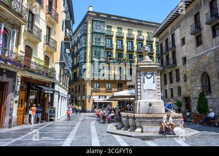 Nella Plazuela de Santiago, accanto alla cattedrale nel centro di casco Viejo, Bilbao, Biskaia, regione basca, Spagna settentrionale Foto Stock