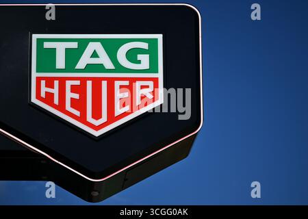 ZANDVOORT, PAESI BASSI - AGOSTO 28: Una visione generale del logo Tag Heuer durante le anteprime in vista del Gran Premio di F1 dei Paesi Bassi sul circuito di Zandvoort il 28 agosto 2028 a Zandvoort, Paesi Bassi. (Foto di Vince Mignott/Alamy Live News) Foto Stock