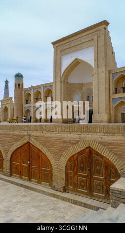Itchan Kala è la città vecchia fortificata di Khiva, un'antica città dell'Uzbekistan Foto Stock