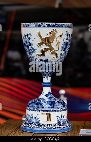 28 agosto 2025; circuito Zandvoort, Zandvoort, Olanda settentrionale, Paesi Bassi; formula 1 Heineken Dutch Grand Prix 2024; giorno dell'arrivo; il trofeo Delft per il vincitore del Gran Premio di Formula 1 Heineken Dutch Grand Prix 2025 Foto Stock