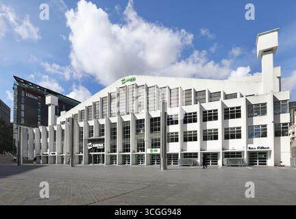 Vista esterna dell'Ovo Arena, Wembley - ex Empire Pool. Un luogo di ritrovo con 12.500 posti a sedere per musica e intrattenimento. Costruito per gli Empire Games del 1938 Foto Stock
