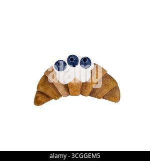 Croissant acquerello con crema bianca e mirtilli. Pasticceria isolata su fondo bianco. Perfetto per il design di panifici, illustrazioni per colazione o altro Foto Stock