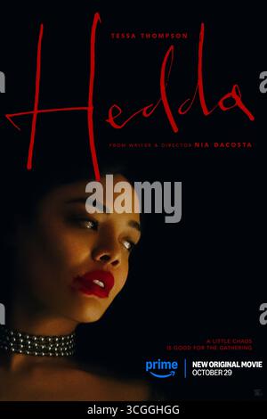 Hedda (2025) è un film diretto da Nia Dacosta e interpretato da Tessa Thompson, Callum Turner e Rebecca Hall. Una rivisitazione moderna di Hedda Gabler di Henrik Ibsen, che esplora temi di desiderio, potere e autodistruzione nella società contemporanea. SOLO PER L'USO EDITORIALE del poster STATUNITENSE. Credito: BFA / Amazon MGM Studios Foto Stock