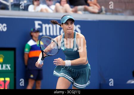Flushing Meadows, New York - Sorana Cirstea of, Romania. 26 agosto 2025. Durante il secondo turno contro Karolina Muchova agli US Open. Muchova ha vinto il match in tre set. Crediti: Adam Stoltman/Alamy Live News Foto Stock