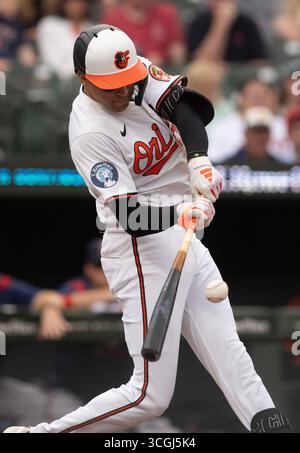 Baltimora, Stati Uniti. 28 agosto 2025. BALTIMORE, MD - AGOSTO 28: L'esterno dei Baltimore Orioles Dylan Carlson (15) in battuta durante una partita della MLB tra i Baltimore Orioles e i Boston Red Sox, il 28 agosto 2025, all'Oriole Park a Camden Yards, a Baltimora, Maryland. (Foto di Tony Quinn/SipaUSA) credito: SIPA USA/Alamy Live News Foto Stock