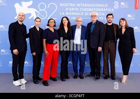 Yoni Golijov, Olivia Streisand, mia Cioffi Henry, Laura Poitras, Seymour M Hersh, Mark Obenhaus, Gast und Amy Foote beim Photocall zum Dokumentarfilm 'cover-up' auf der Biennale di Venezia 2025 / 82. Internationale Filmfestspiele von Venedig in Palazzo del Casinò. Venedig, 29.08.2025 Foto Stock