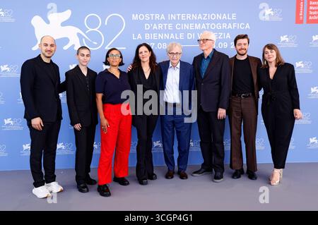 Yoni Golijov, Olivia Streisand, mia Cioffi Henry, Laura Poitras, Seymour M Hersh, Mark Obenhaus, Gast und Amy Foote beim Photocall zum Dokumentarfilm 'cover-up' auf der Biennale di Venezia 2025 / 82. Internationale Filmfestspiele von Venedig in Palazzo del Casinò. Venedig, 29.08.2025 Foto Stock