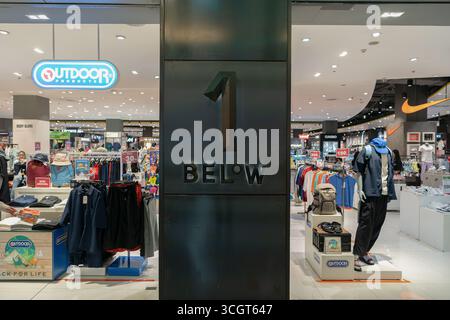 Bangkok, Tailandia - 13 ottobre 2024: 1Segui il segno come si vede al Central Rama 9. Foto Stock