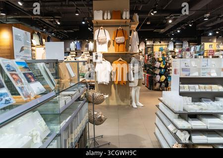 Petaling Jaya, Malesia - 14 luglio 2024: Foto interna del negozio Muji al centro commerciale Sunway Pyramid. Foto Stock