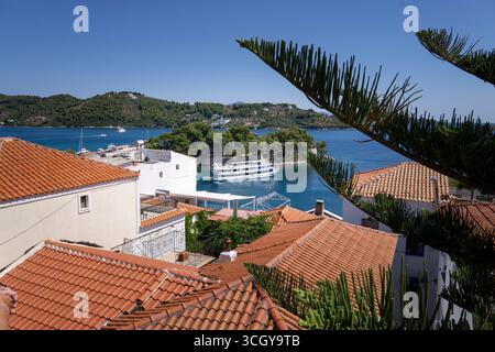 Traghetto passeggeri per gatto marittimo in arrivo a Skiathos Foto Stock