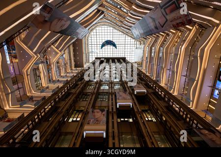Centro commerciale New World City, centro commerciale, atrio, Nanjing Road, Shanghai, Cina, Foto Stock
