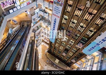 Centro commerciale New World City, centro commerciale, atrio, Nanjing Road, Shanghai, Cina, Foto Stock