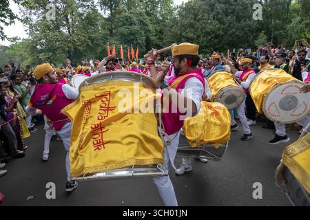 Glasgow, Scozia, Regno Unito. 30 agosto 2025. Glasgow Indians Association & Hindu Mandir Glasgow presentano la processione Ganesh Utsav & Shobha Yatra per le strade di Glasgow. Crediti: SKULLY/Alamy Live News Foto Stock