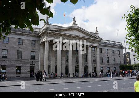 Lo storico edificio del General Post Office (GPO) sorge su o'Connell Street a Dublino, Irlanda, un importante punto di riferimento e sito della rivolta di Pasqua del 1916. Foto Stock