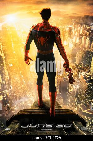 Spider-Man 2 (2004) diretto da Sam Raimi e interpretato da Tobey Maguire, Kirsten Dunst e Alfred Molina. Peter Parker lotta con la sua doppia vita mentre il Dottor Octopus minaccia New York con un pericoloso esperimento di fusione. Fotografia di un poster originale del 2004 DA UTILIZZARE ESCLUSIVAMENTE PER L'EDITORIALE. Credito: Uscita BFA / Sony Pictures Foto Stock