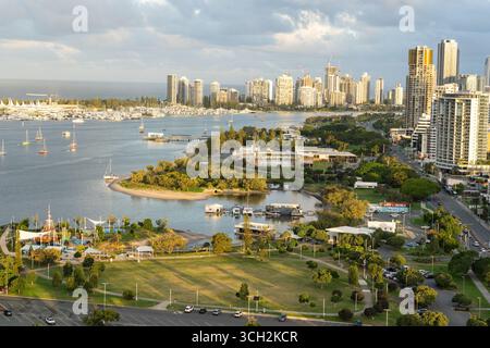 Southport Australia - 1 giugno 2025: Immagini aeree costiere Southport e Broadwater sulla Gold Coast Foto Stock