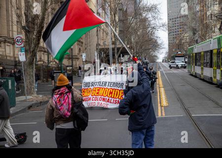 Marzo per l'Australia (evento organizzato neonazista) e la contro-protesta pro-palestinese / anti-genocidio. Foto Stock