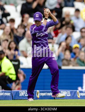 Londra, Regno Unito. 30 agosto 2025. Londra, Inghilterra, 30 agosto 2025: Lucy Higham di Northern Superchargers prende il sopravvento durante la partita dei cento Eliminatori tra London Spirit e Northern Superchargers al Kia Oval di Londra, Inghilterra (Unnati Naidu/SPP) crediti: SPP Sport Press Photo. /Alamy Live News Foto Stock
