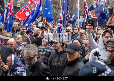 Marzo per l'Australia (evento organizzato neonazista) e la contro-protesta pro-palestinese / anti-genocidio. Foto Stock