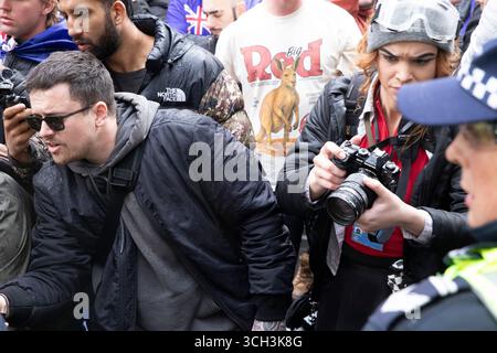 Marzo per l'Australia (evento organizzato neonazista) e la contro-protesta pro-palestinese / anti-genocidio. Foto Stock