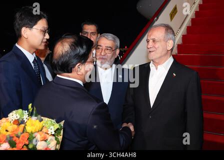 Tianjin, Cina. 31 agosto 2025. Il presidente iraniano Masoud Pezeshkian arriva per il vertice 2025 dell'Organizzazione di cooperazione di Shanghai (SCO) a Tianjin, nel nord della Cina, 31 agosto 2025. Crediti: Yang Qing/Xinhua/Alamy Live News Foto Stock