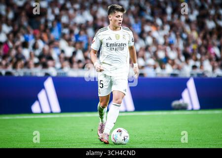 Madrid, Spagna, Spagna. 30 agosto 2025. Arda GULER del Real Madrid durante la partita di LaLiga tra il Real Madrid CF e l'RCD Mallorca allo stadio Santiago Bernabeu il 30 agosto 2025 a Madrid, Spagna. (Credit Image: © Matthieu Mirville/ZUMA Press Wire) SOLO PER USO EDITORIALE! Non per USO commerciale! Foto Stock