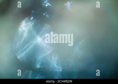 Gioco di luce al buio e bokeh per creare uno sfondo astratto. Foto Stock