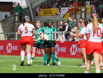 Northampton, Regno Unito. 31 agosto 2025. Linda Djougang (IRE) con la palla durante la partita Irlanda contro Spagna di Coppa del mondo di rugby al Franklin's Garden Stadium. SOLO PER USO EDITORIALE. NON PER USO COMMERCIALE. Northampton, Regno Unito © ️ crediti: Elsie Kibue/Alamy Live News Foto Stock