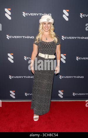 Los Angeles, Stati Uniti. 31 agosto 2025. La cantante Lynnzee Fraye partecipa alla EVERYTHING Grand Opening a Burbank, Los Angeles, CA, 31 agosto 2025 Credit: Eugene Powers/Alamy Live News Foto Stock